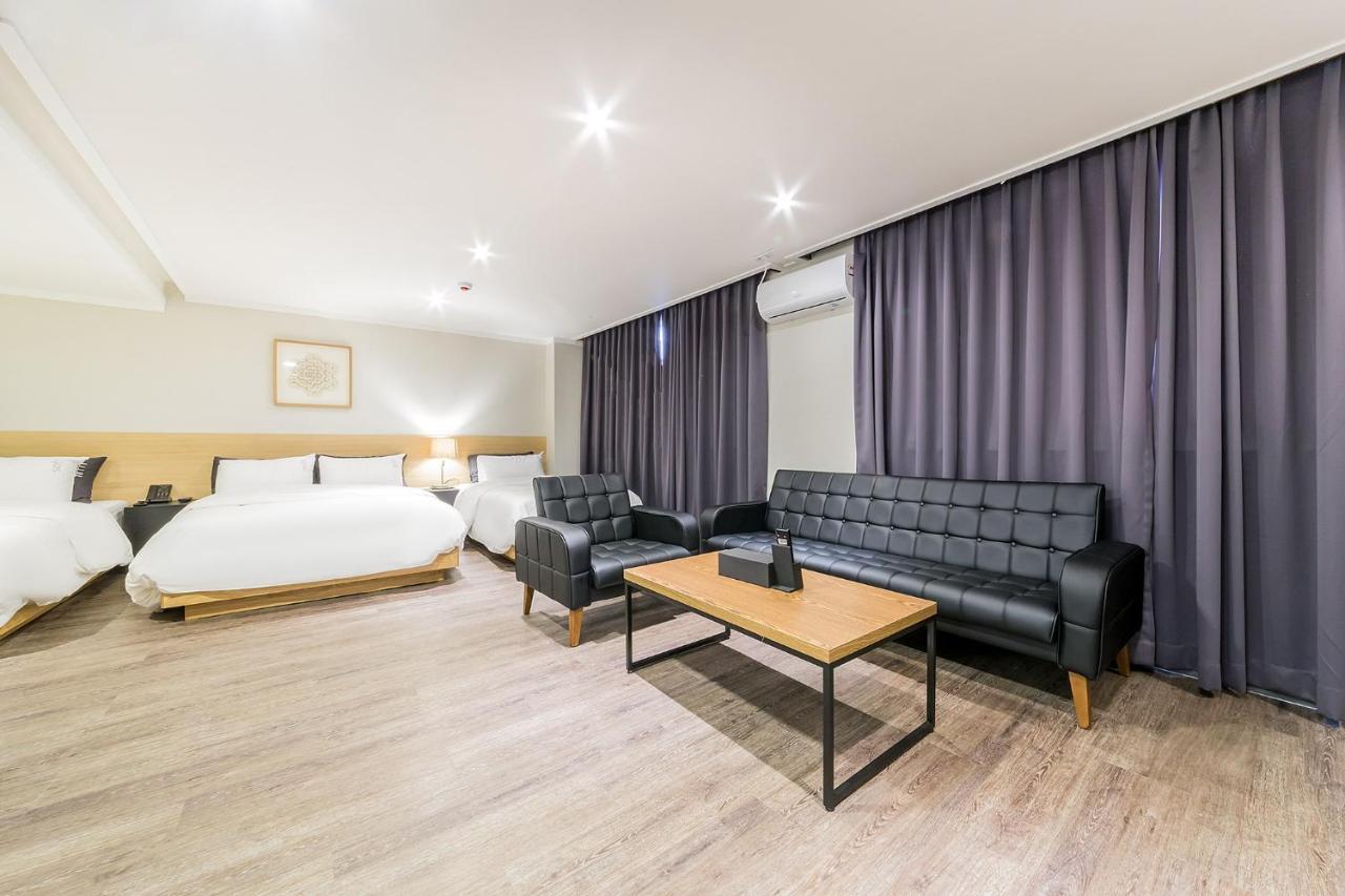 Pyeongtaek Stay Tourist Hotel Екстер'єр фото